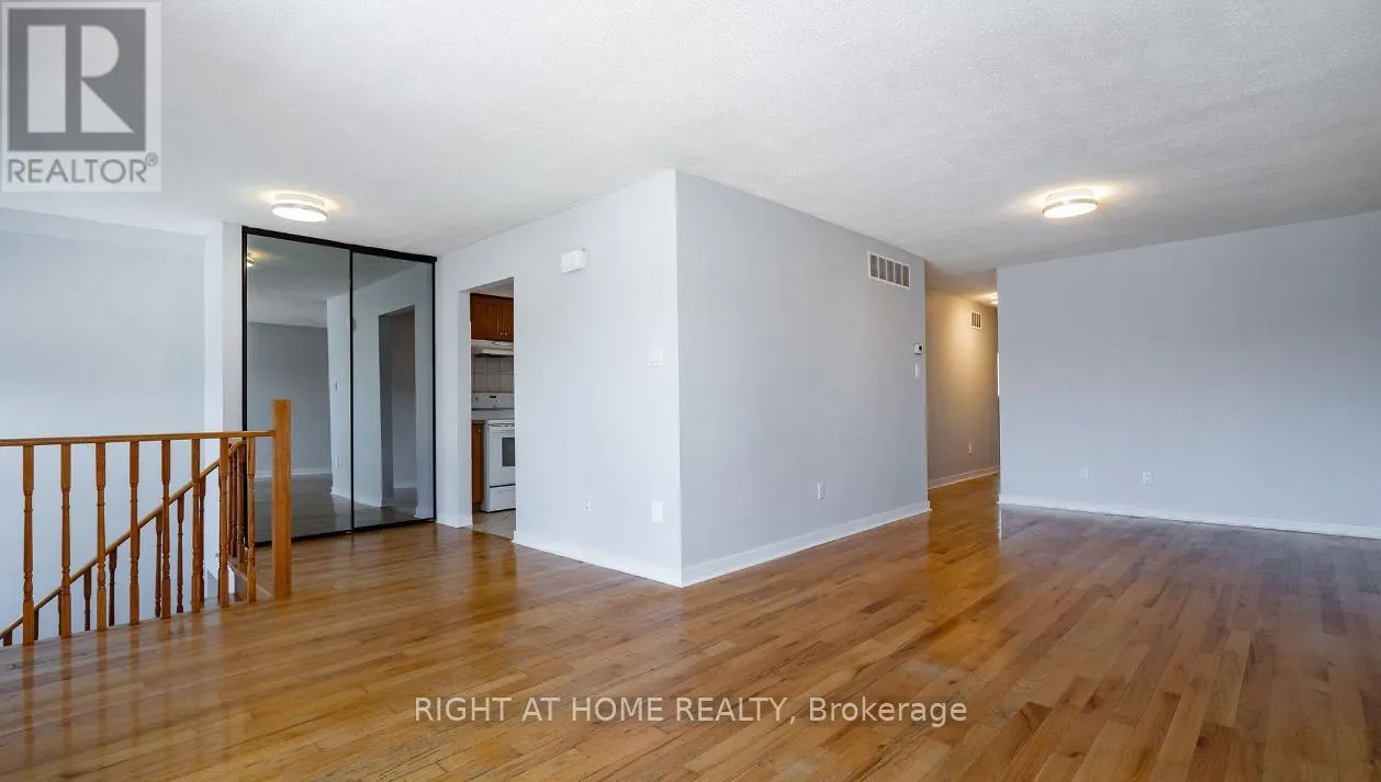 UPPER - 4122 DURSLEY CRESCENT
