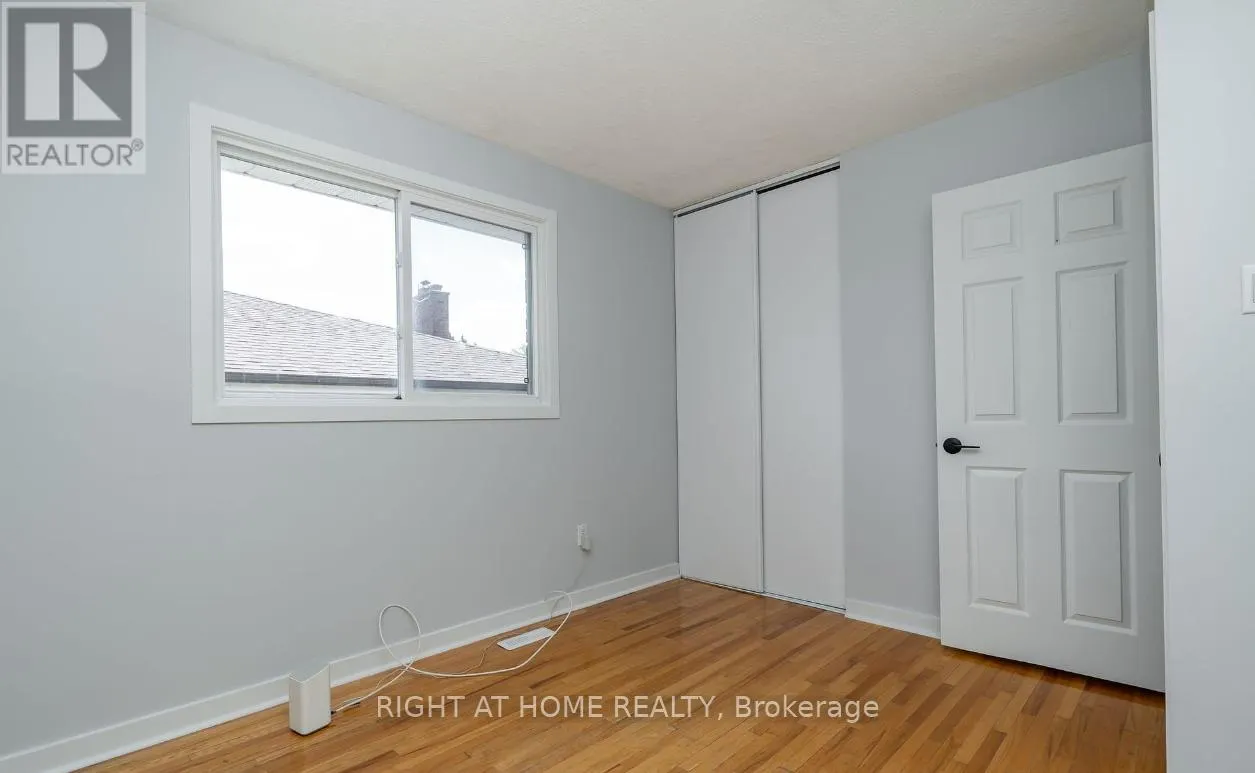 UPPER - 4122 DURSLEY CRESCENT