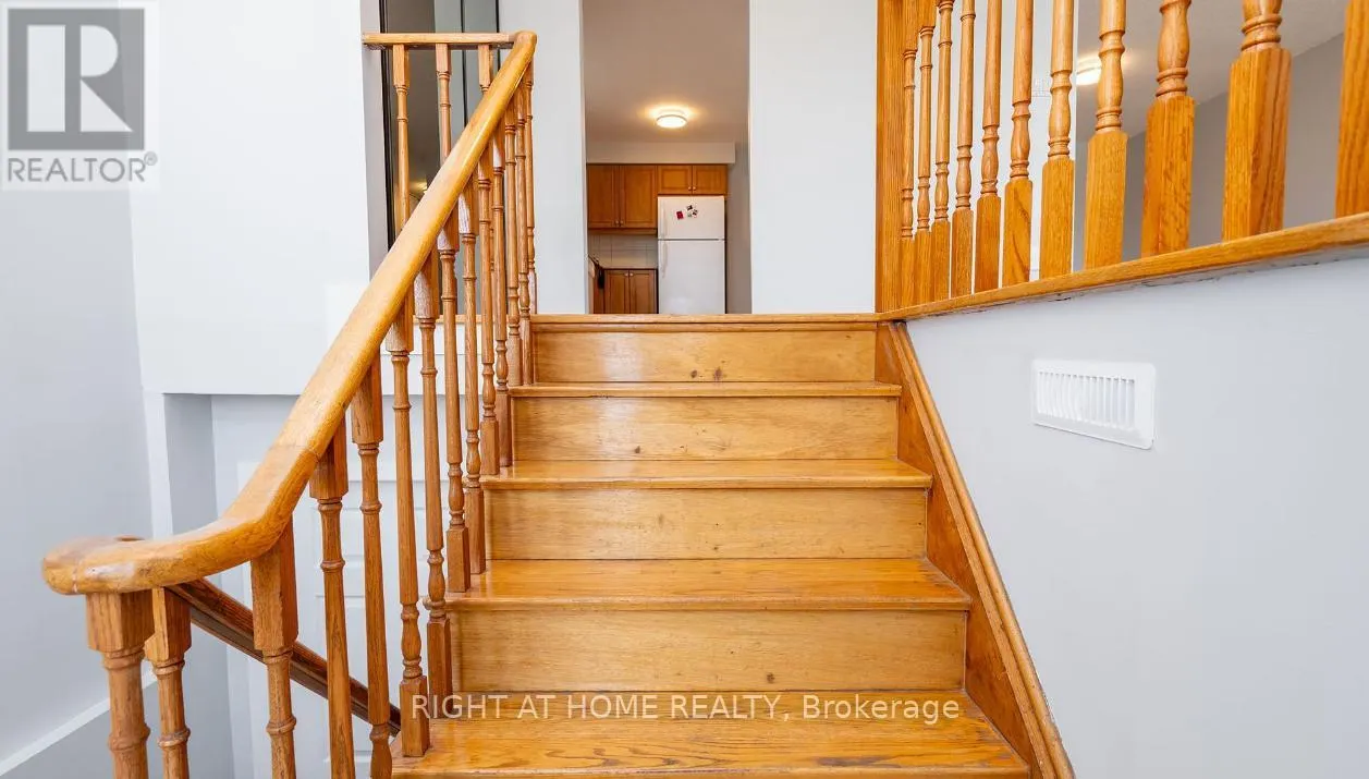 UPPER - 4122 DURSLEY CRESCENT
