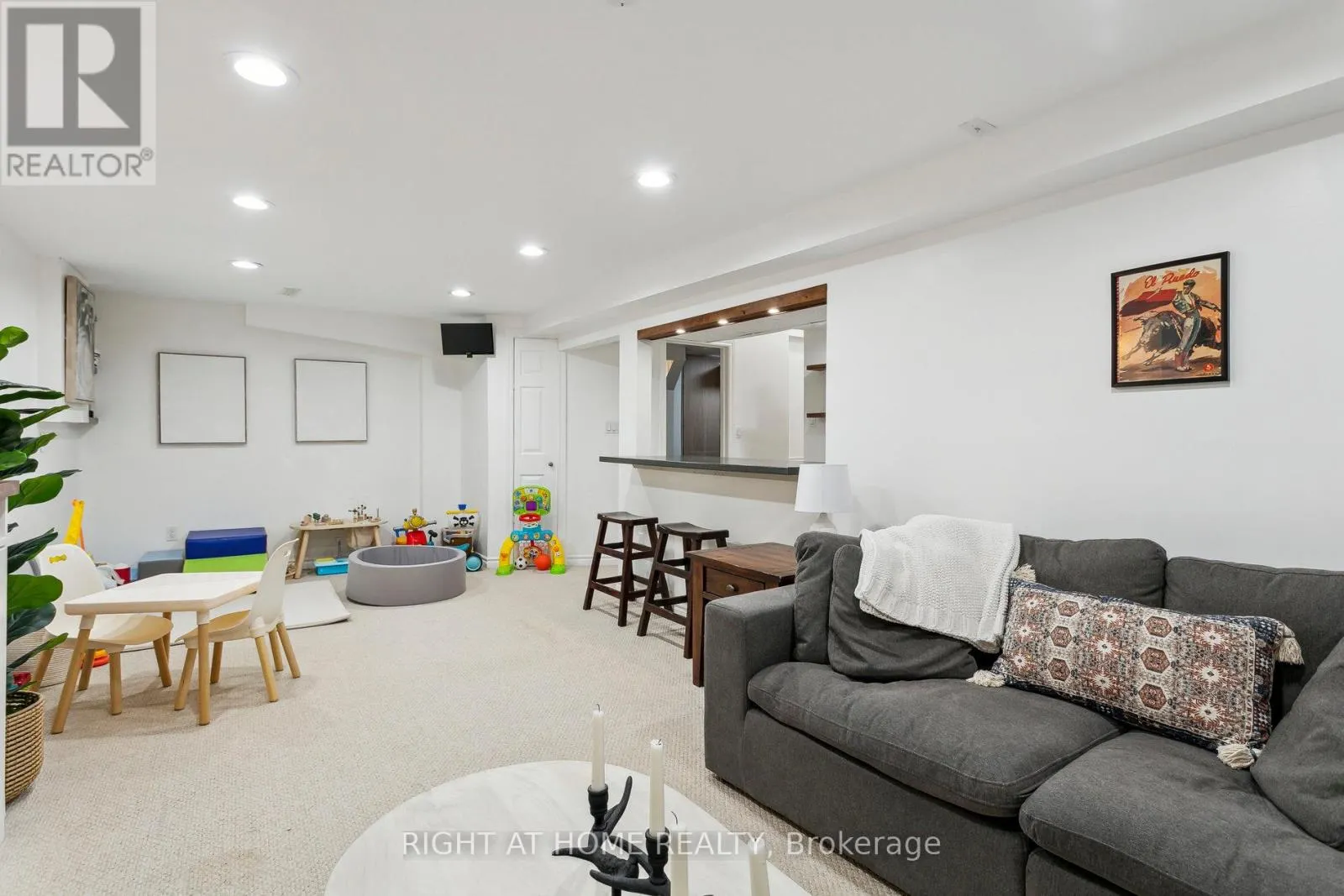 3194 GREENBOUGH CRESCENT