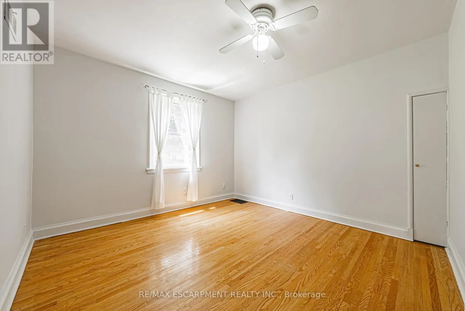 972 KINGSWAY DRIVE