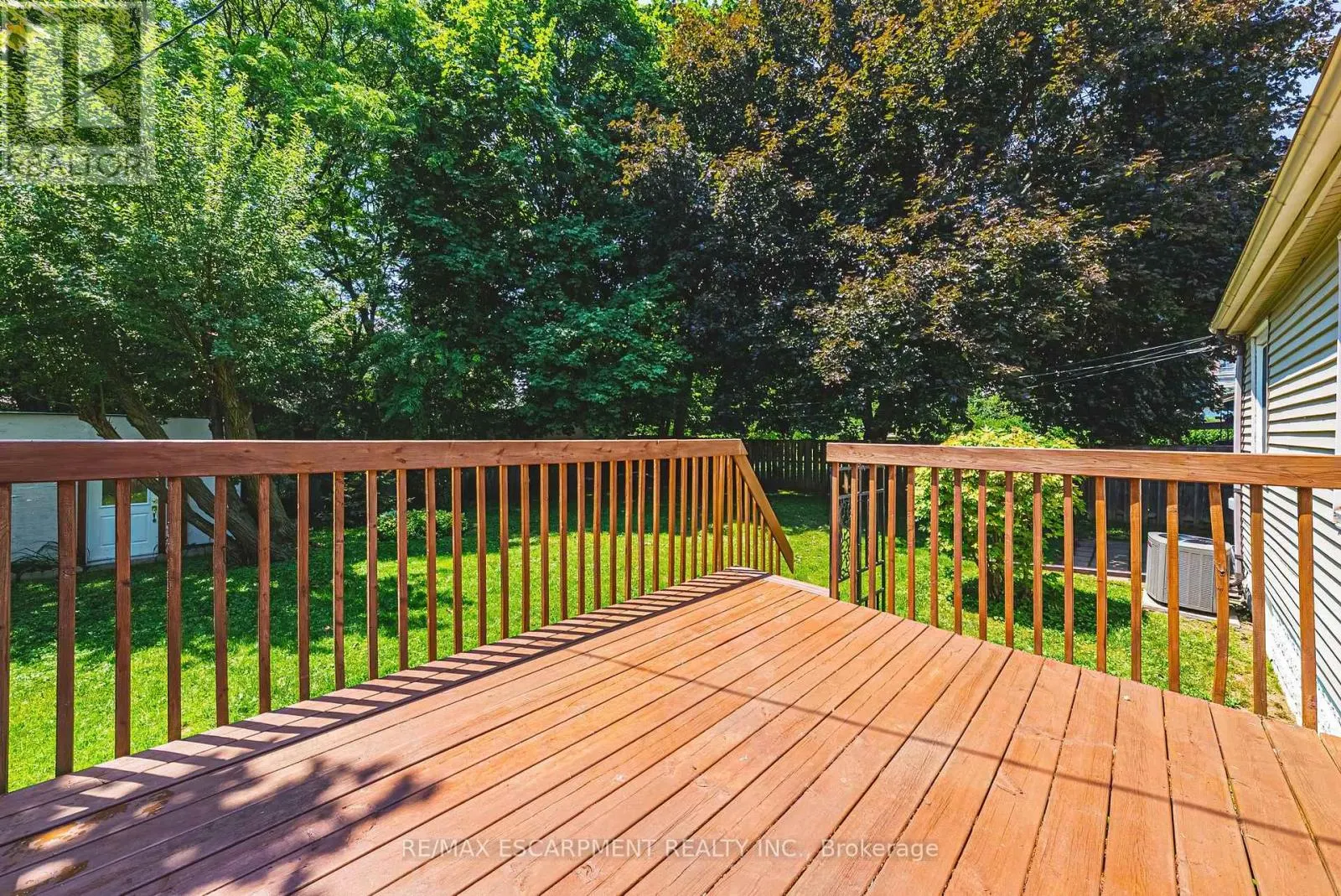 972 KINGSWAY DRIVE