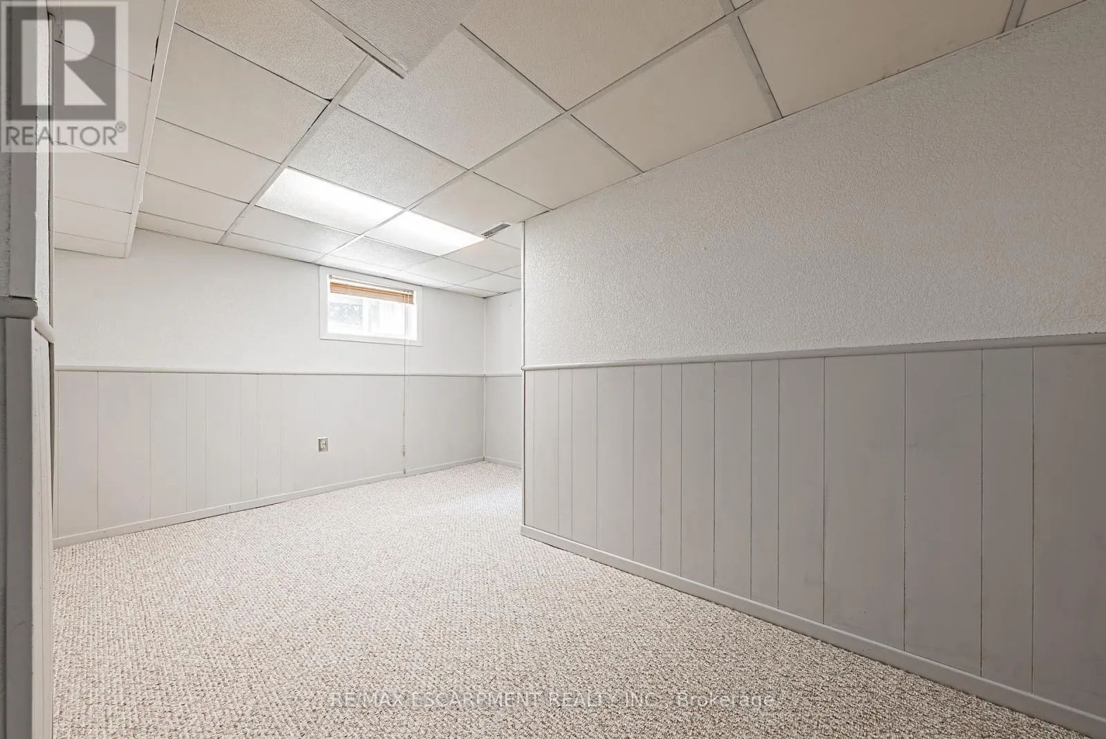 972 KINGSWAY DRIVE