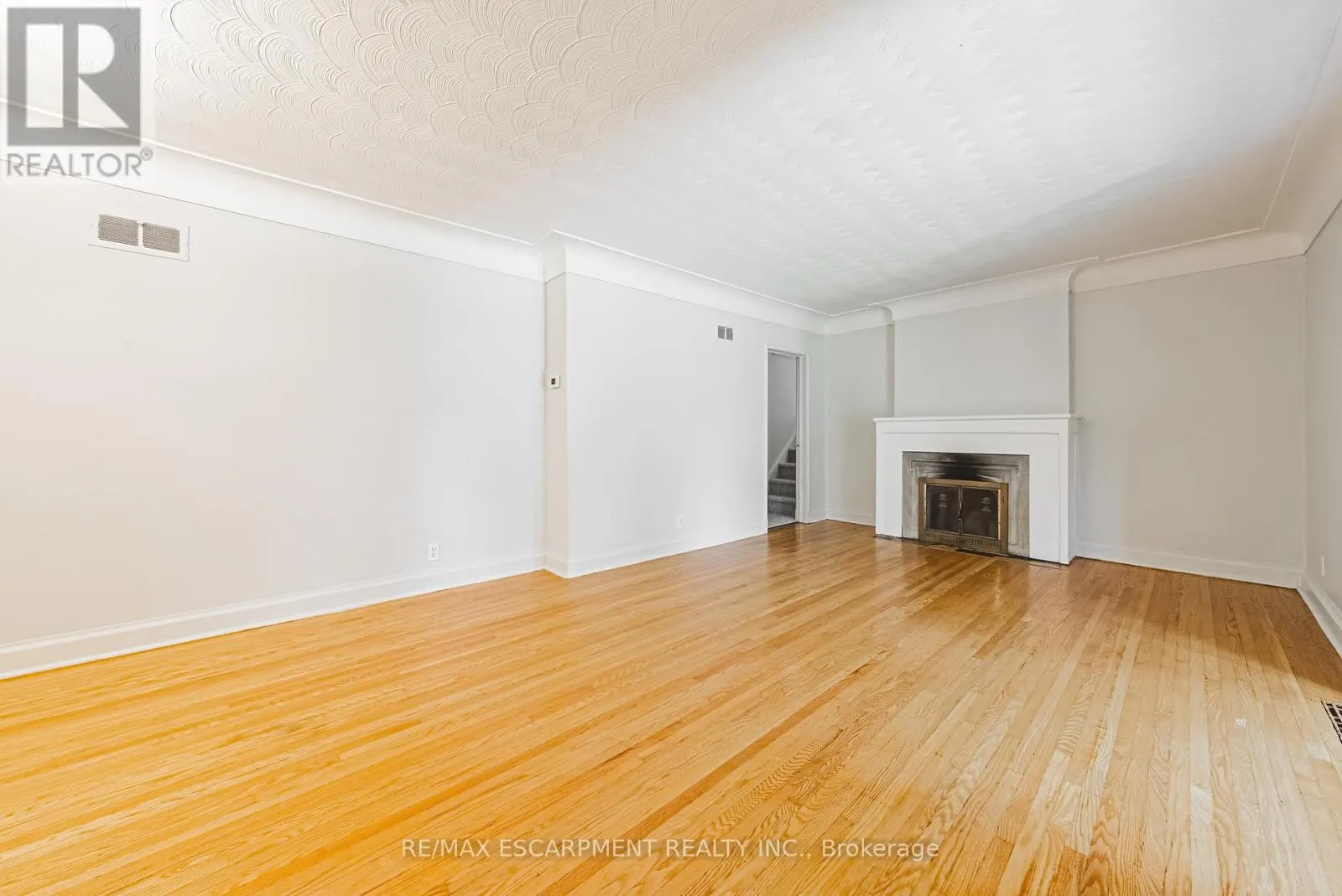 972 KINGSWAY DRIVE