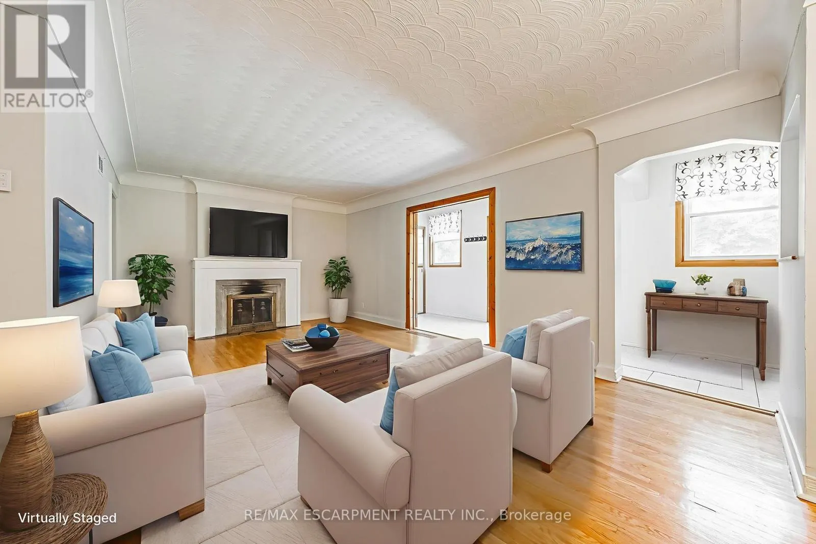 972 KINGSWAY DRIVE