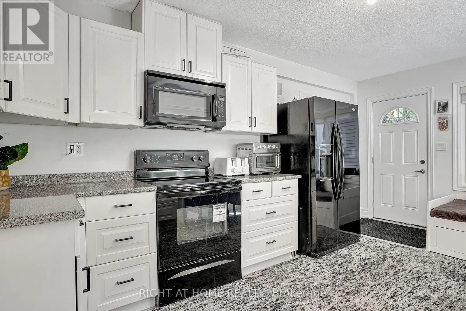 461 LAKESHORE ROAD W