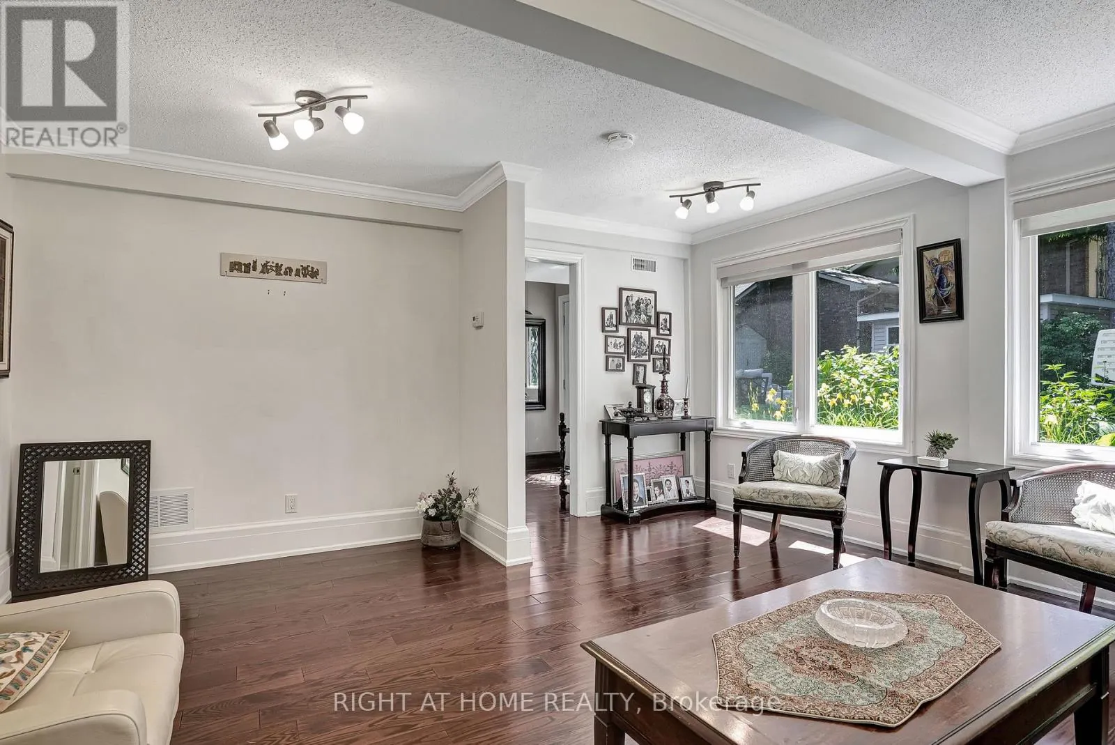 461 LAKESHORE ROAD W
