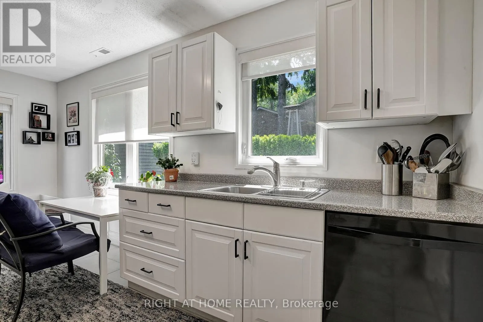 461 LAKESHORE ROAD W