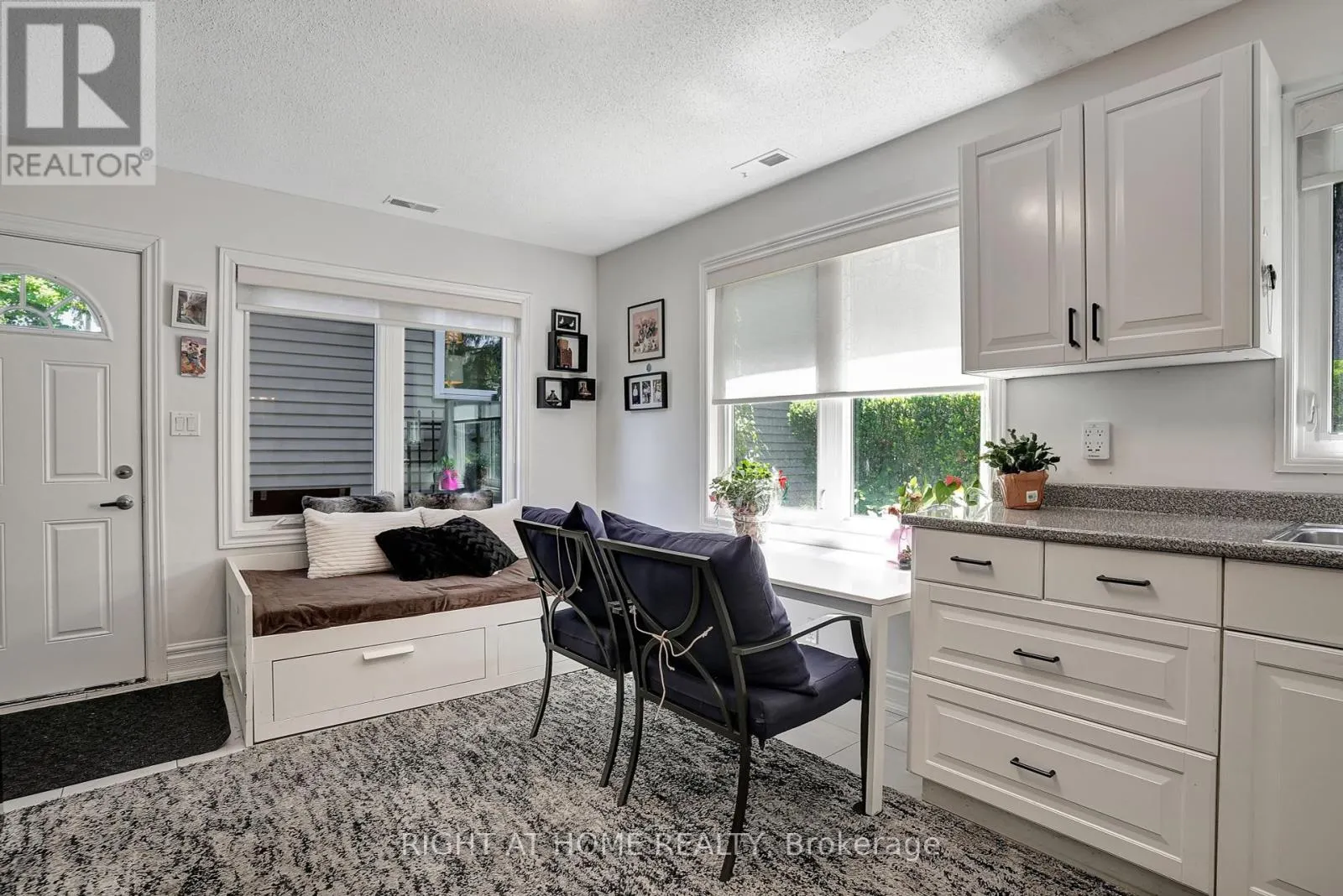 461 LAKESHORE ROAD W