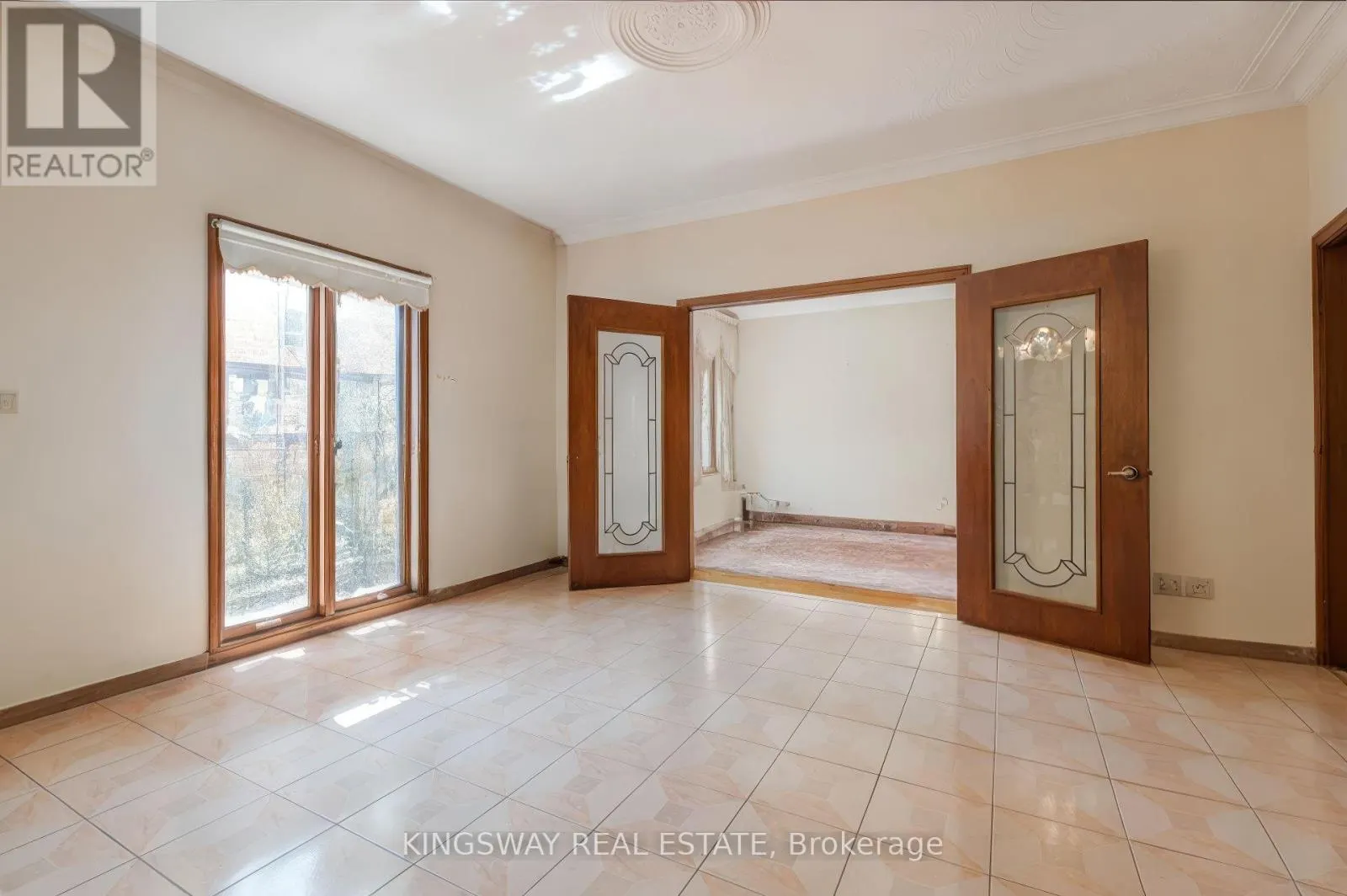 27 MULHOLLAND AVENUE