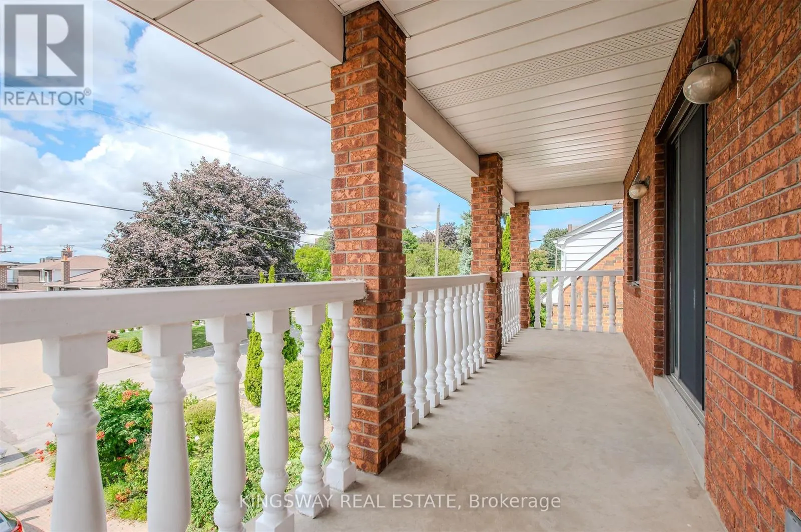 27 MULHOLLAND AVENUE