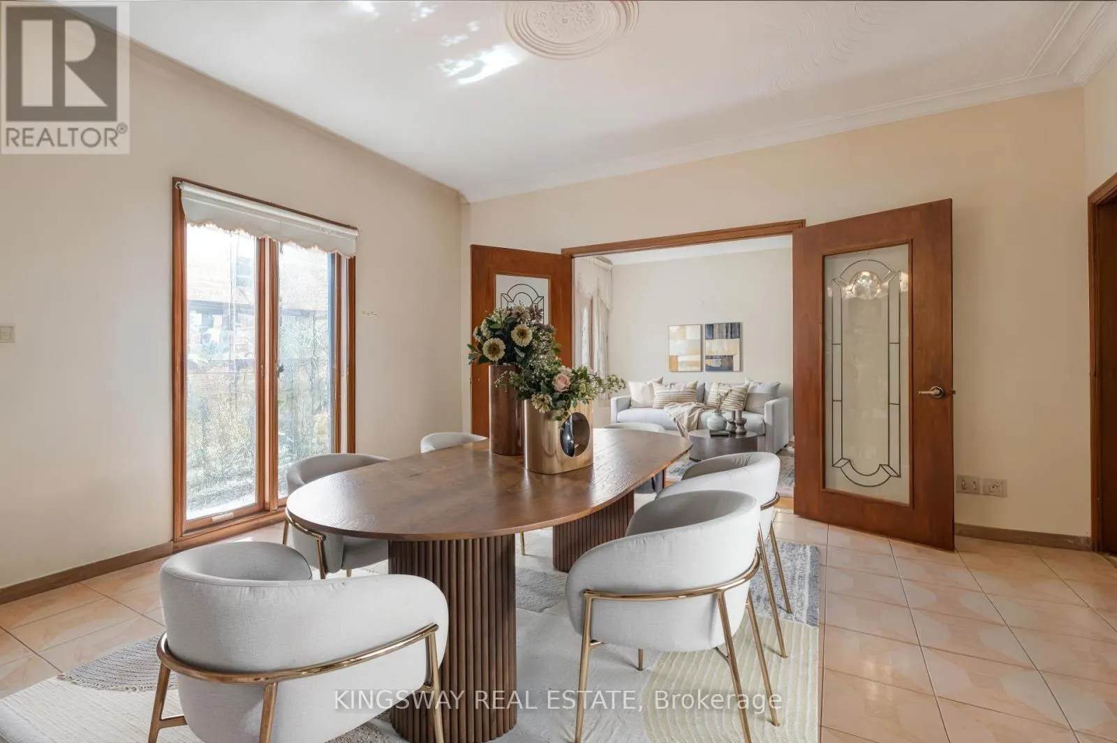 27 MULHOLLAND AVENUE