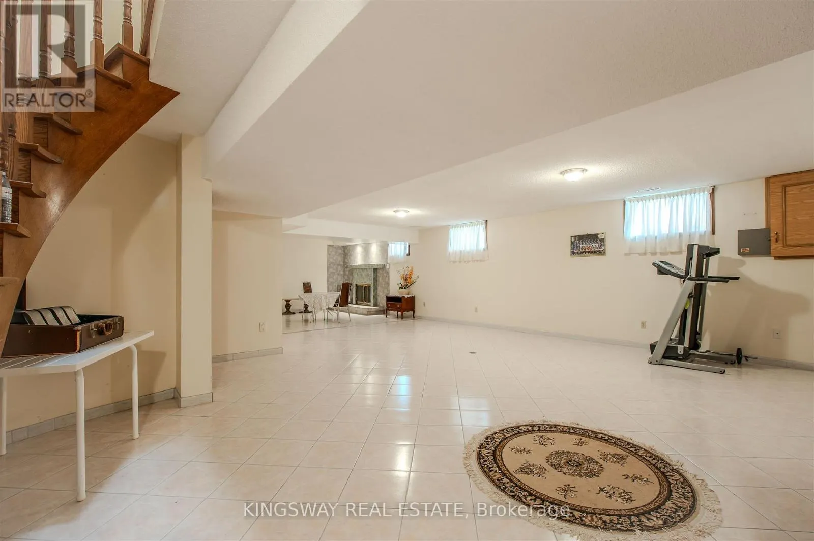 27 MULHOLLAND AVENUE