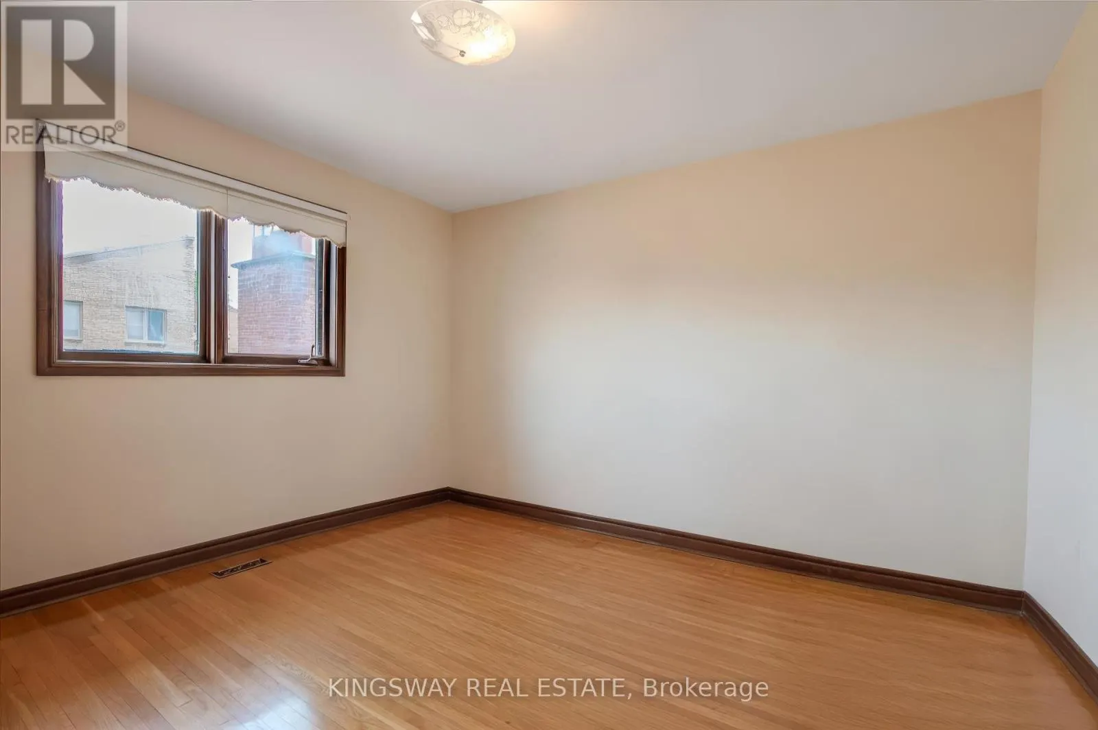 27 MULHOLLAND AVENUE