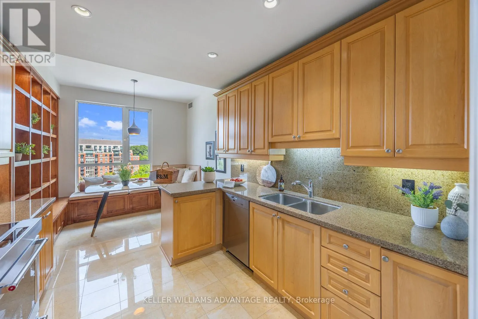 904 - 2662 BLOOR STREET W
