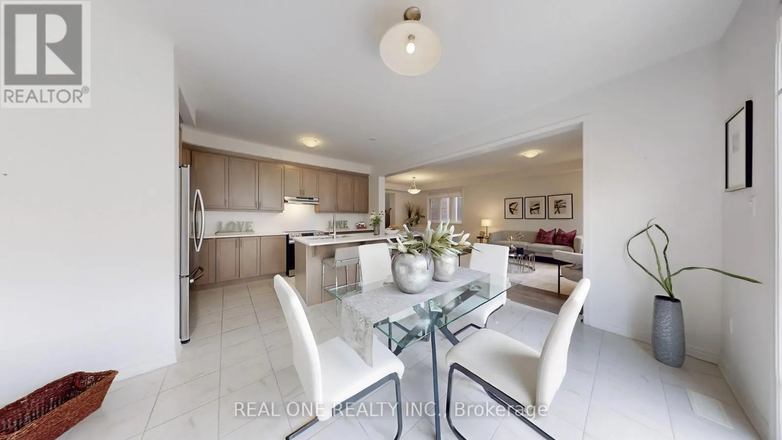 561 KENNEDY CIRCLE W
