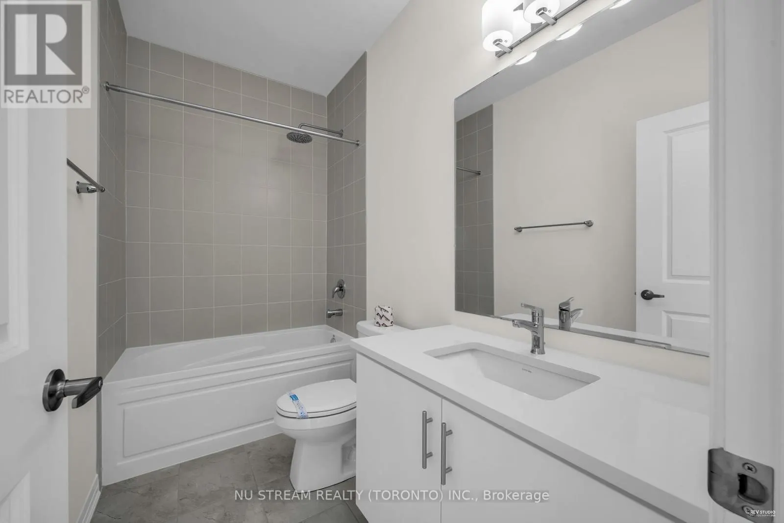 3255 CRYSTAL DRIVE
