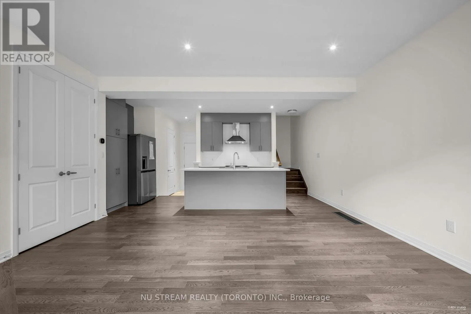 3255 CRYSTAL DRIVE