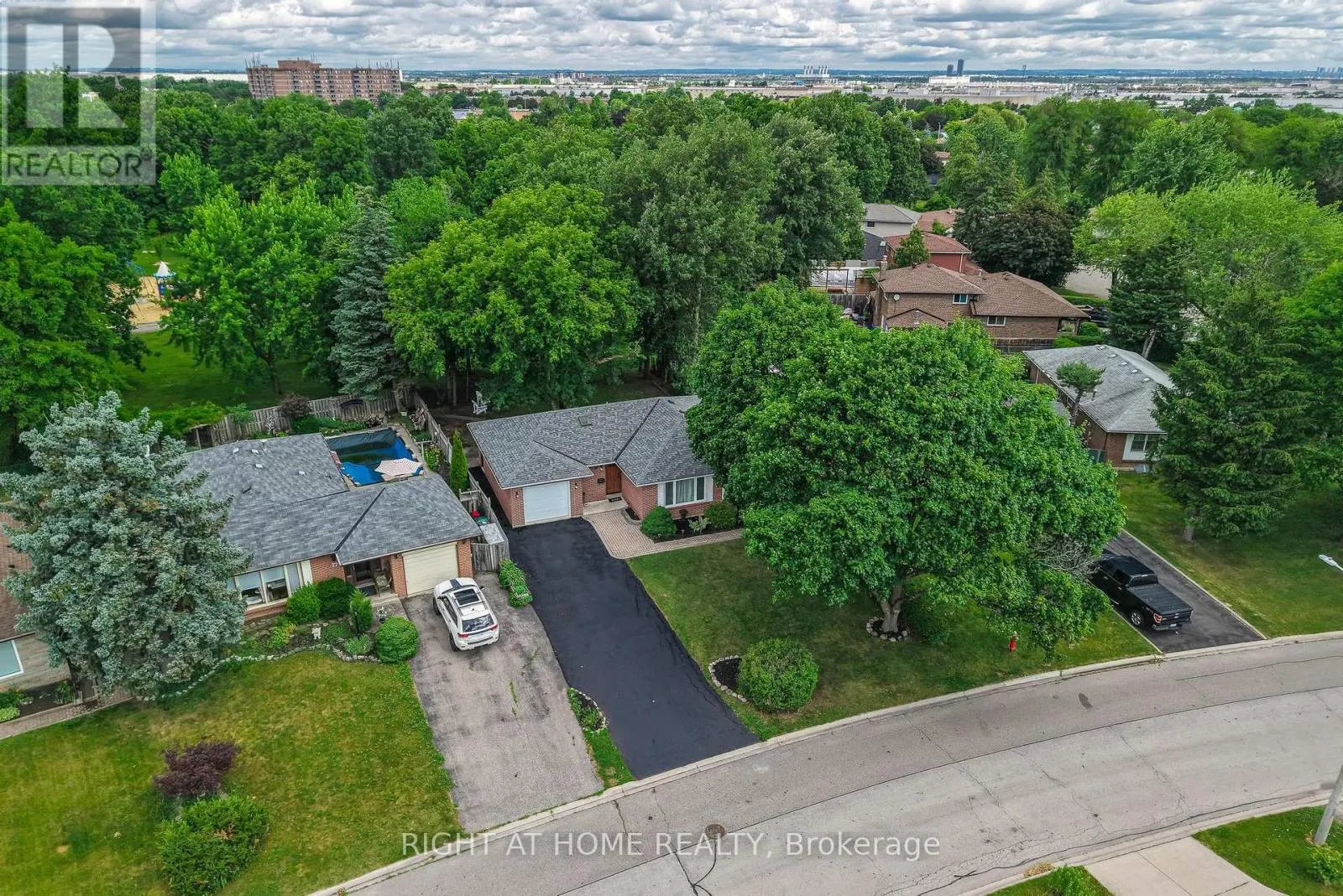 25 DEVONSHIRE DRIVE