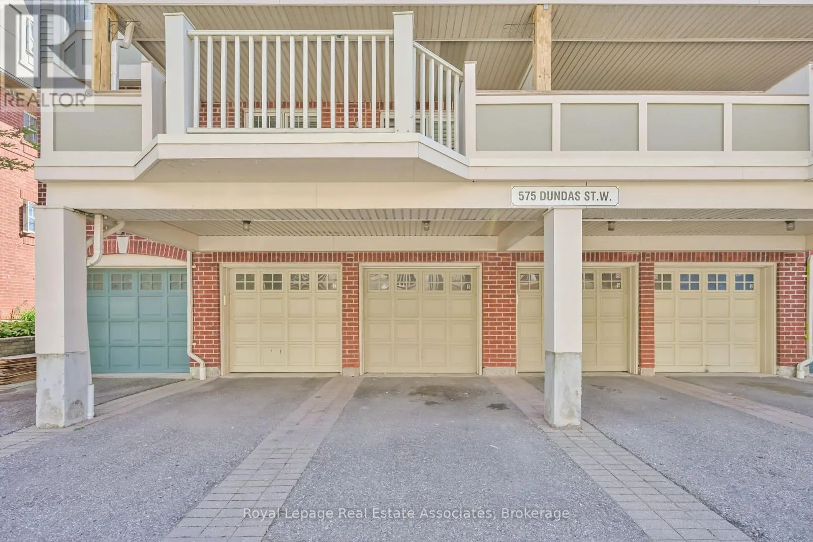 3 - 575 DUNDAS STREET