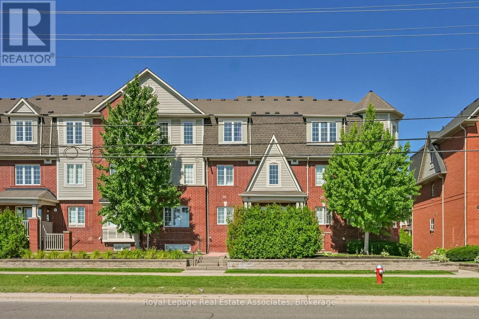 3 - 575 DUNDAS STREET