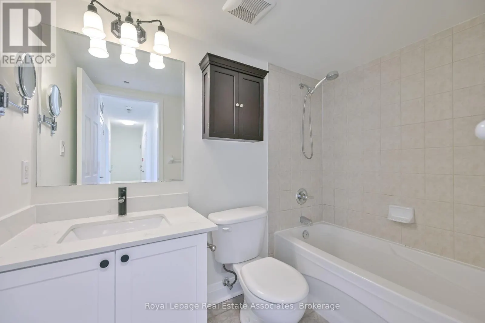 3 - 575 DUNDAS STREET