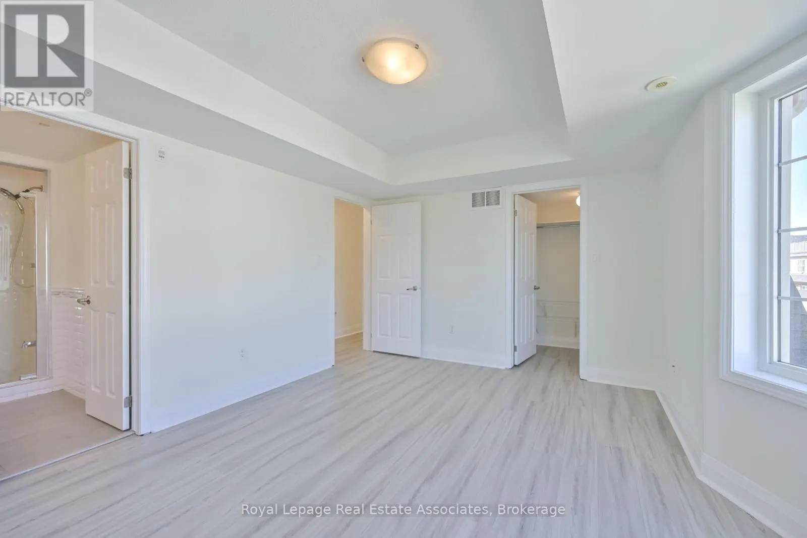 3 - 575 DUNDAS STREET