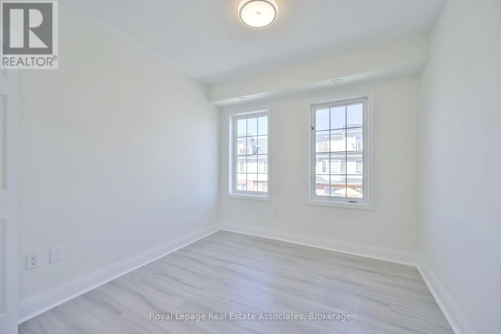 3 - 575 DUNDAS STREET