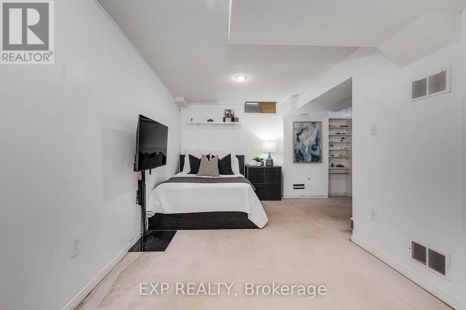 24 - 1591 SOUTH PARADE COURT