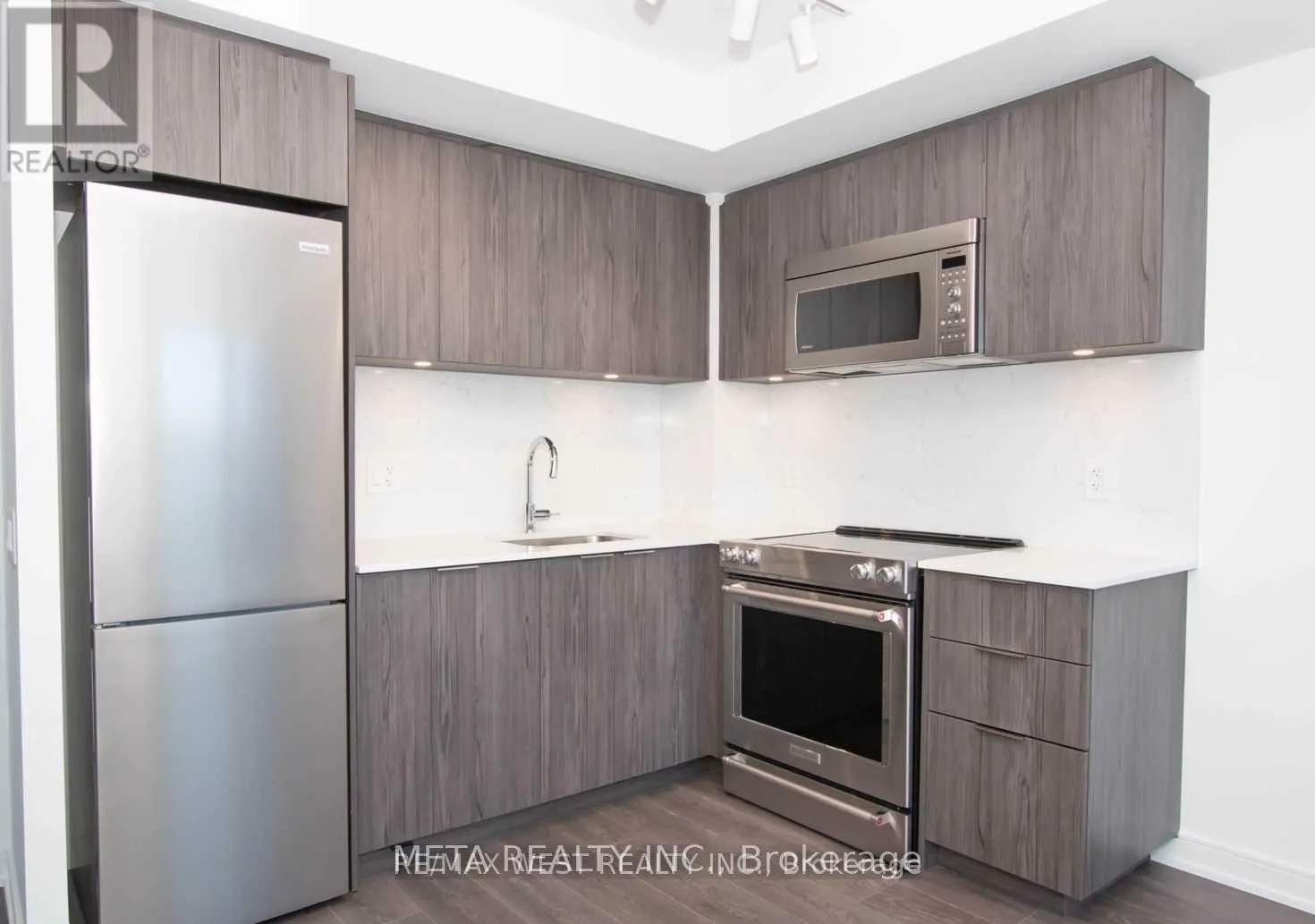 503 - 30 SAMUEL WOOD WAY