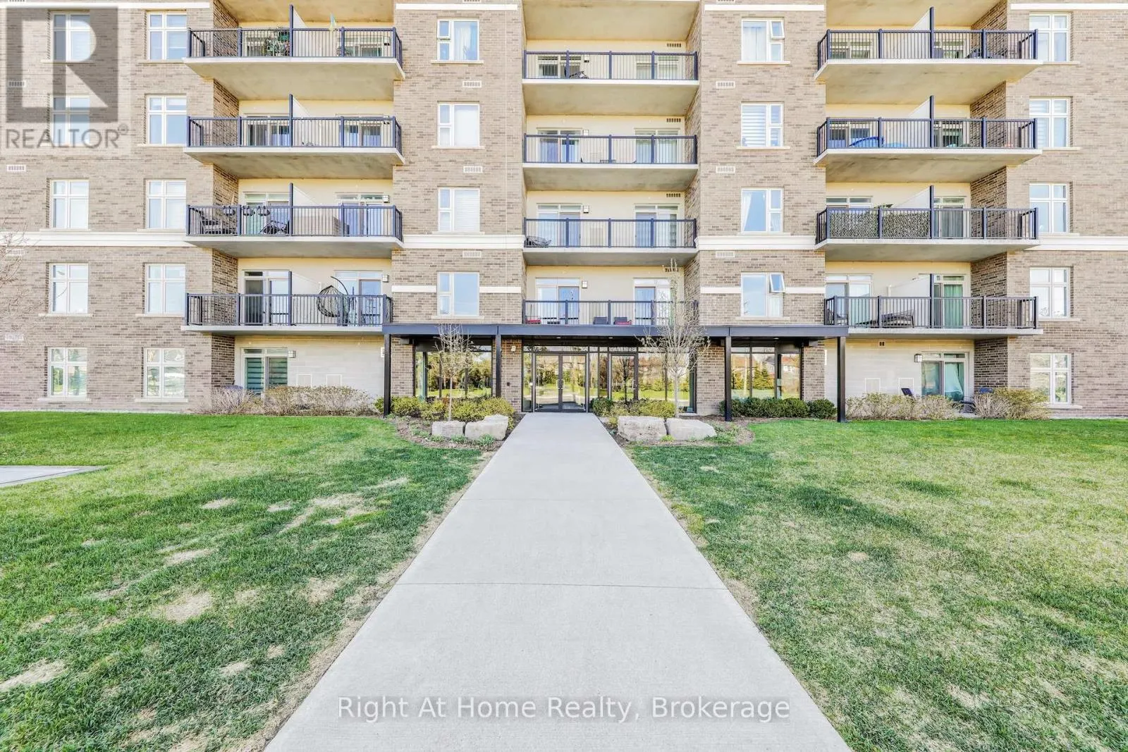 307 - 610 FARMSTEAD DRIVE, #307