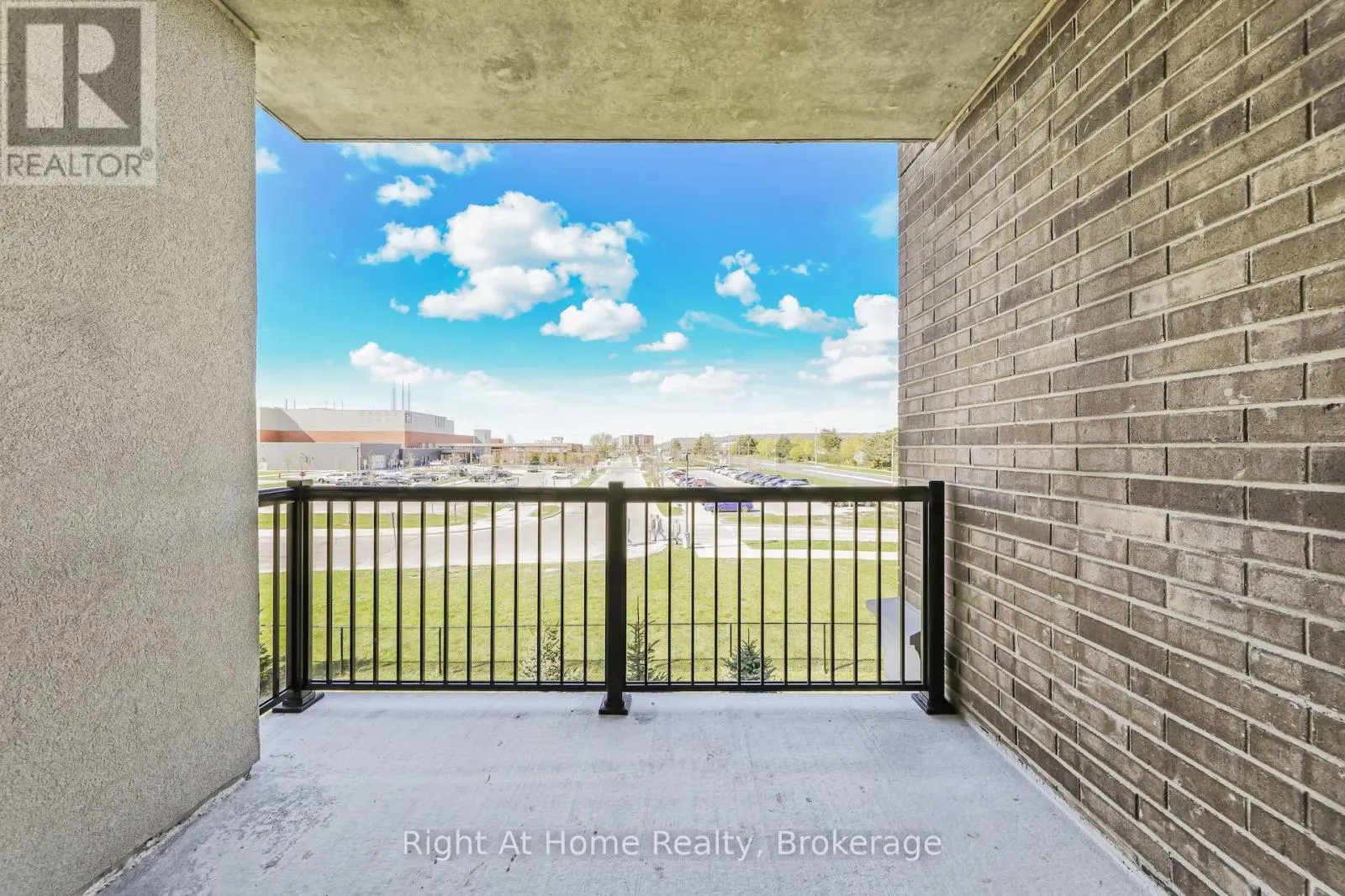307 - 610 FARMSTEAD DRIVE, #307