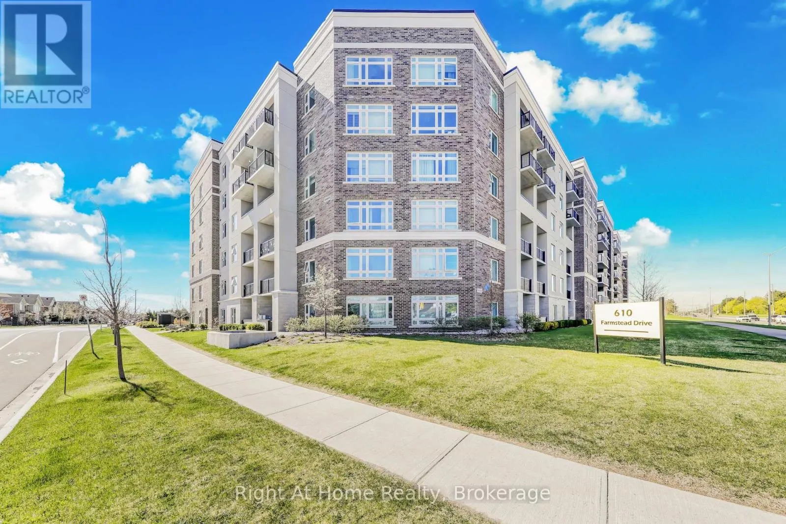 307 - 610 FARMSTEAD DRIVE, #307