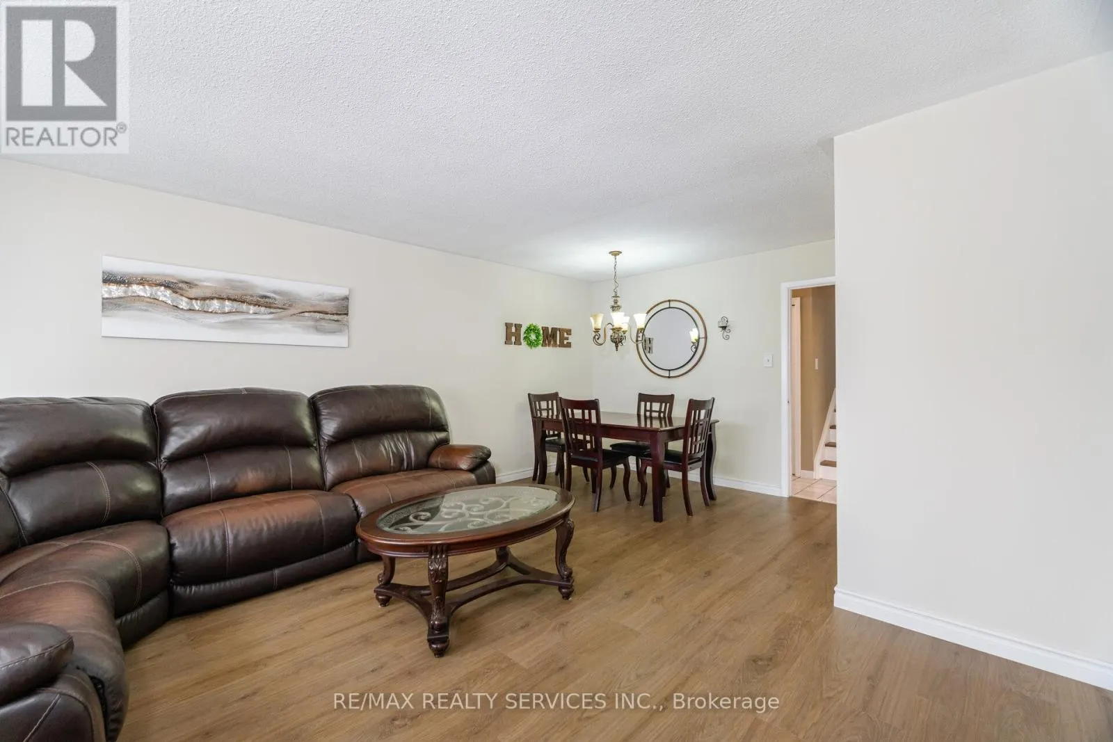10 GATEWOOD DRIVE