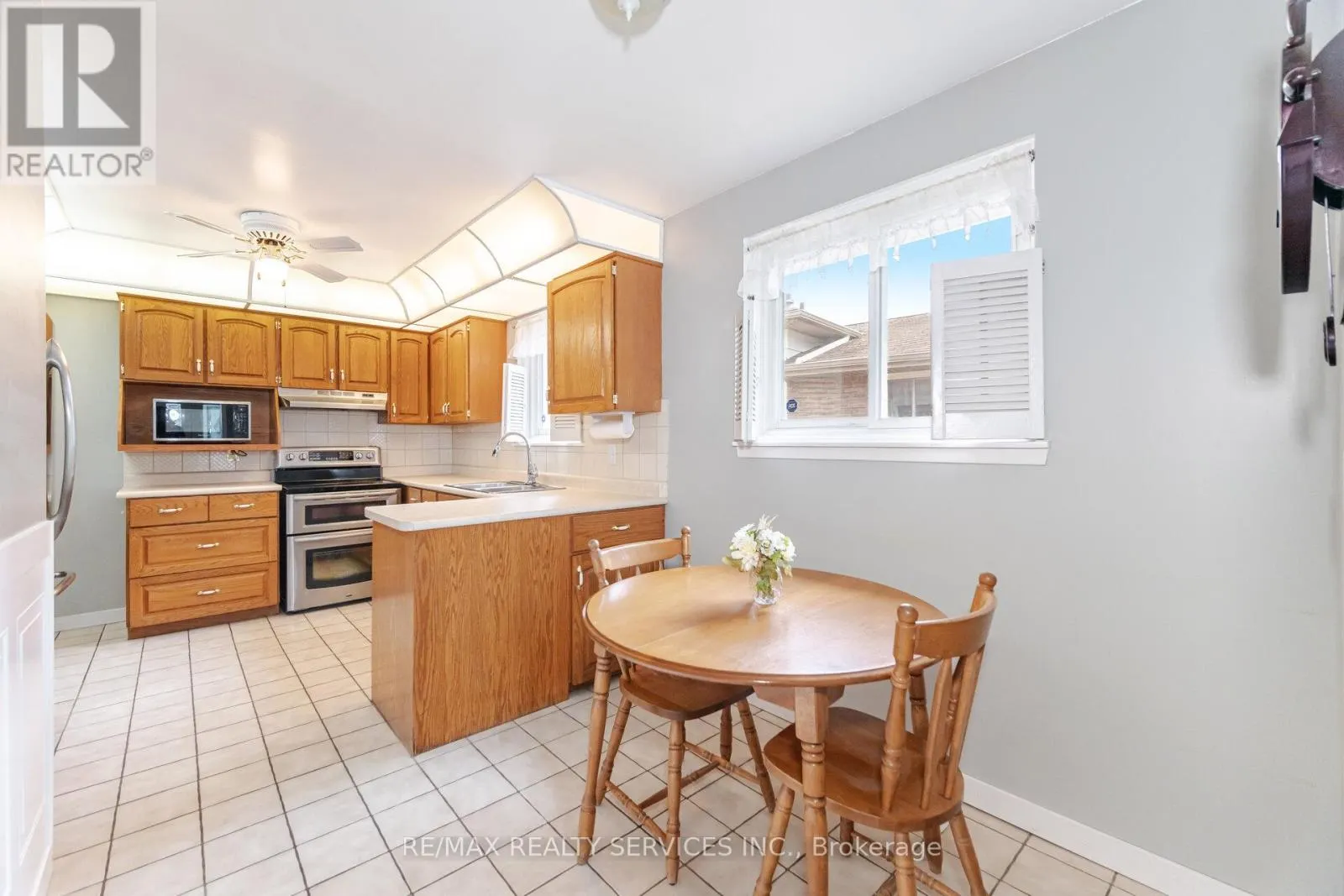10 GATEWOOD DRIVE
