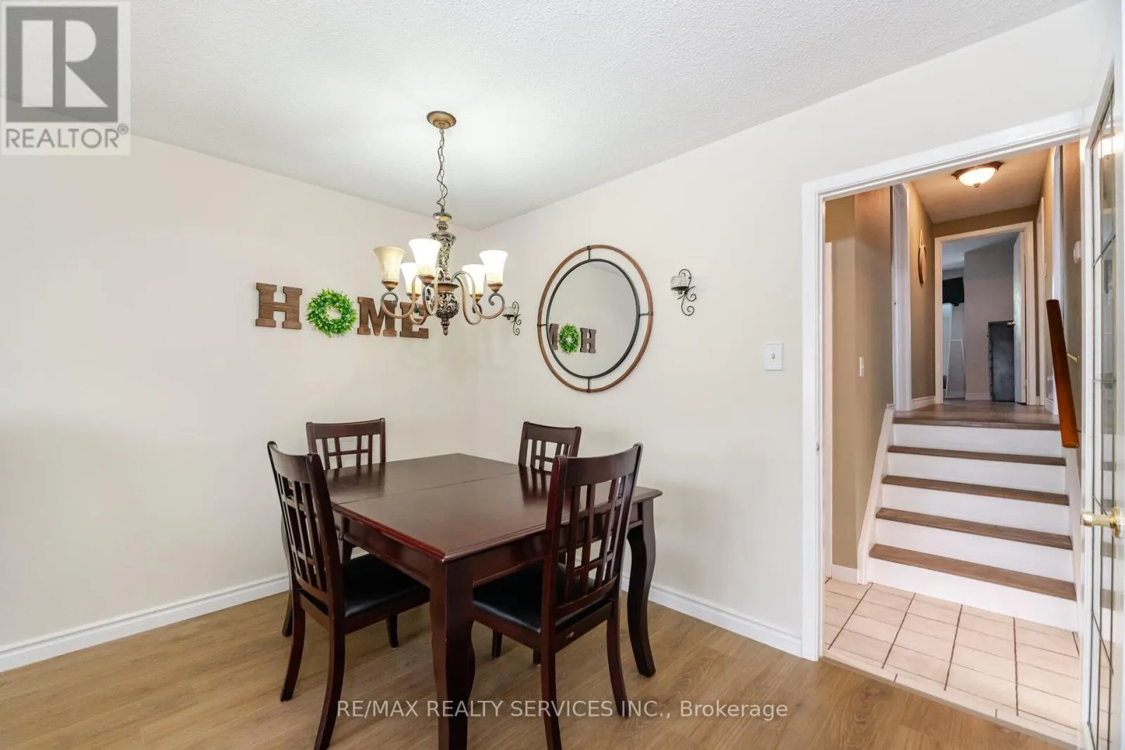 10 GATEWOOD DRIVE