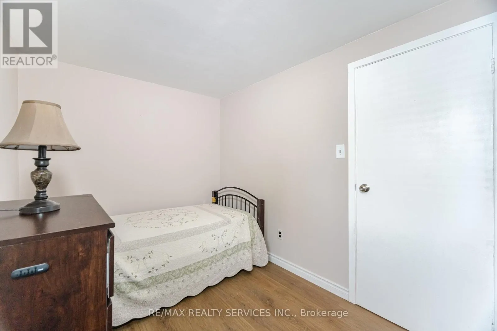 10 GATEWOOD DRIVE