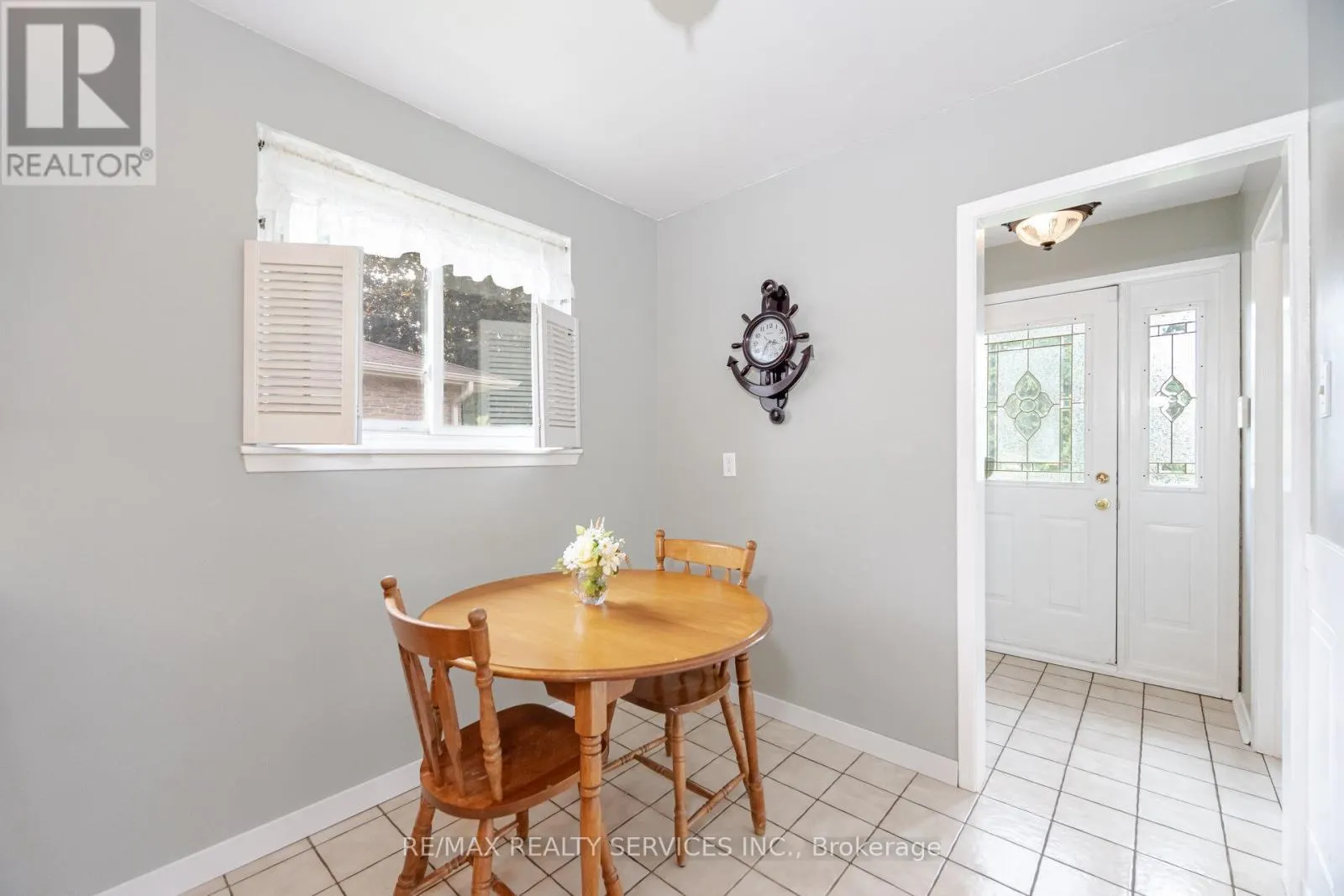 10 GATEWOOD DRIVE