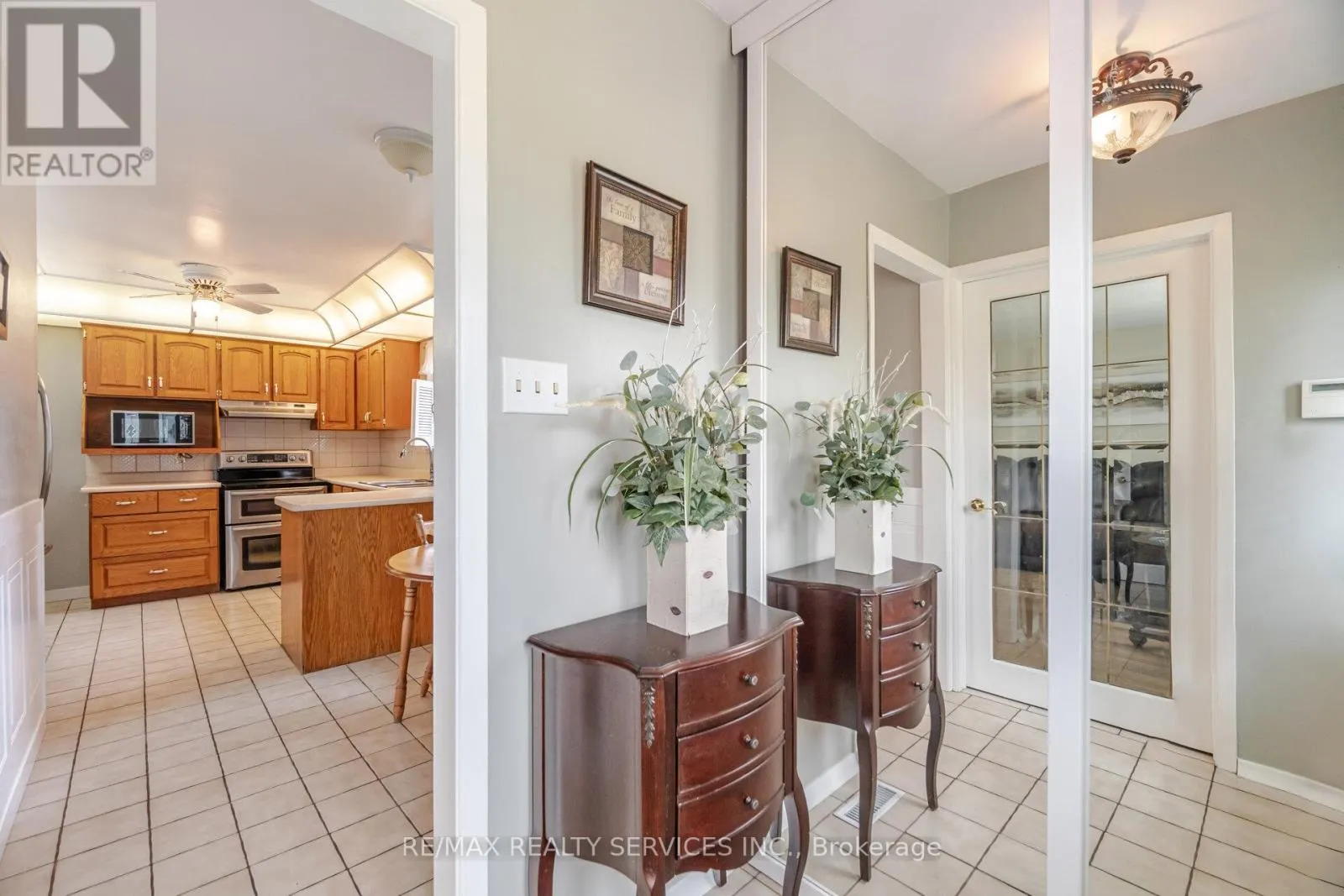 10 GATEWOOD DRIVE