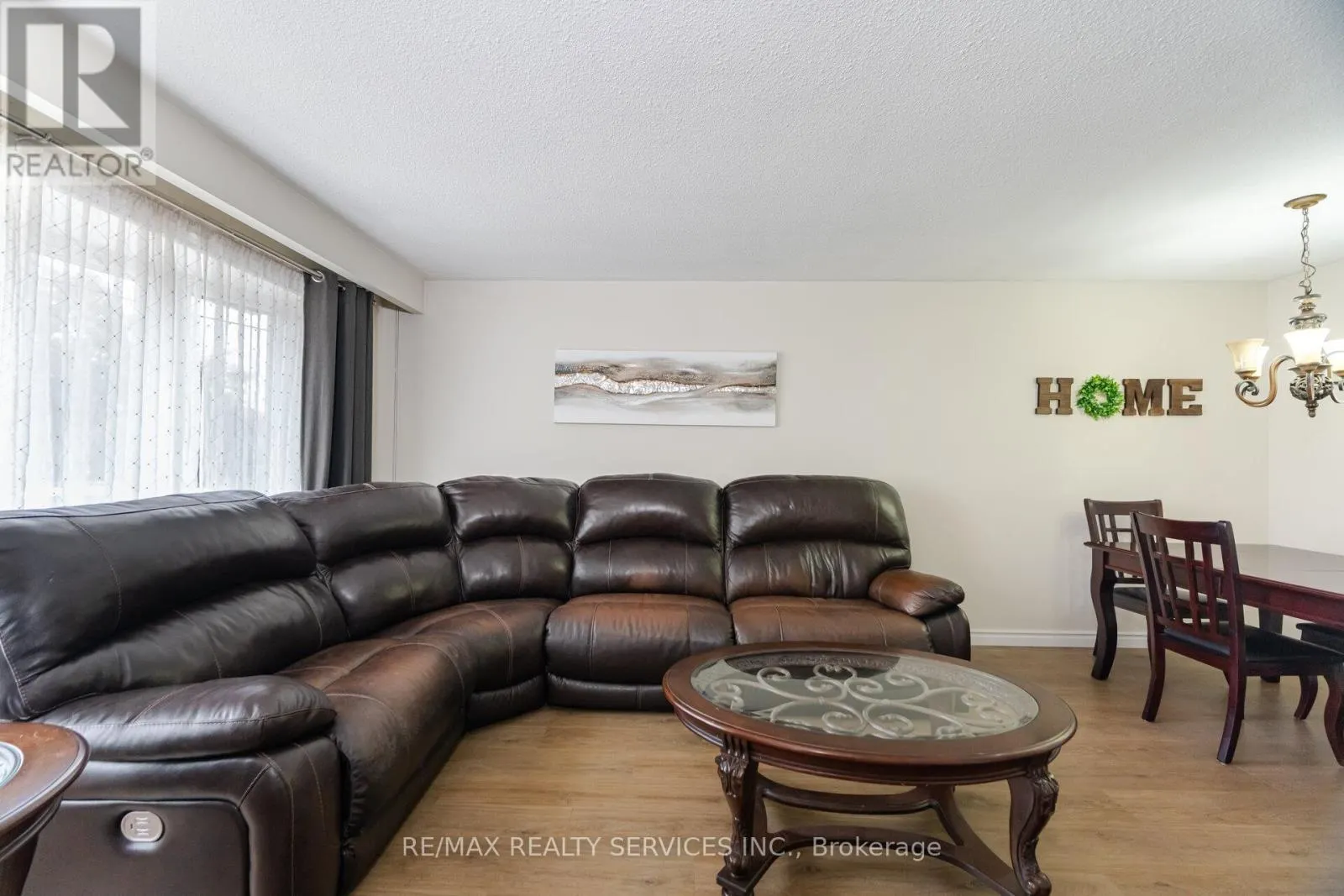 10 GATEWOOD DRIVE