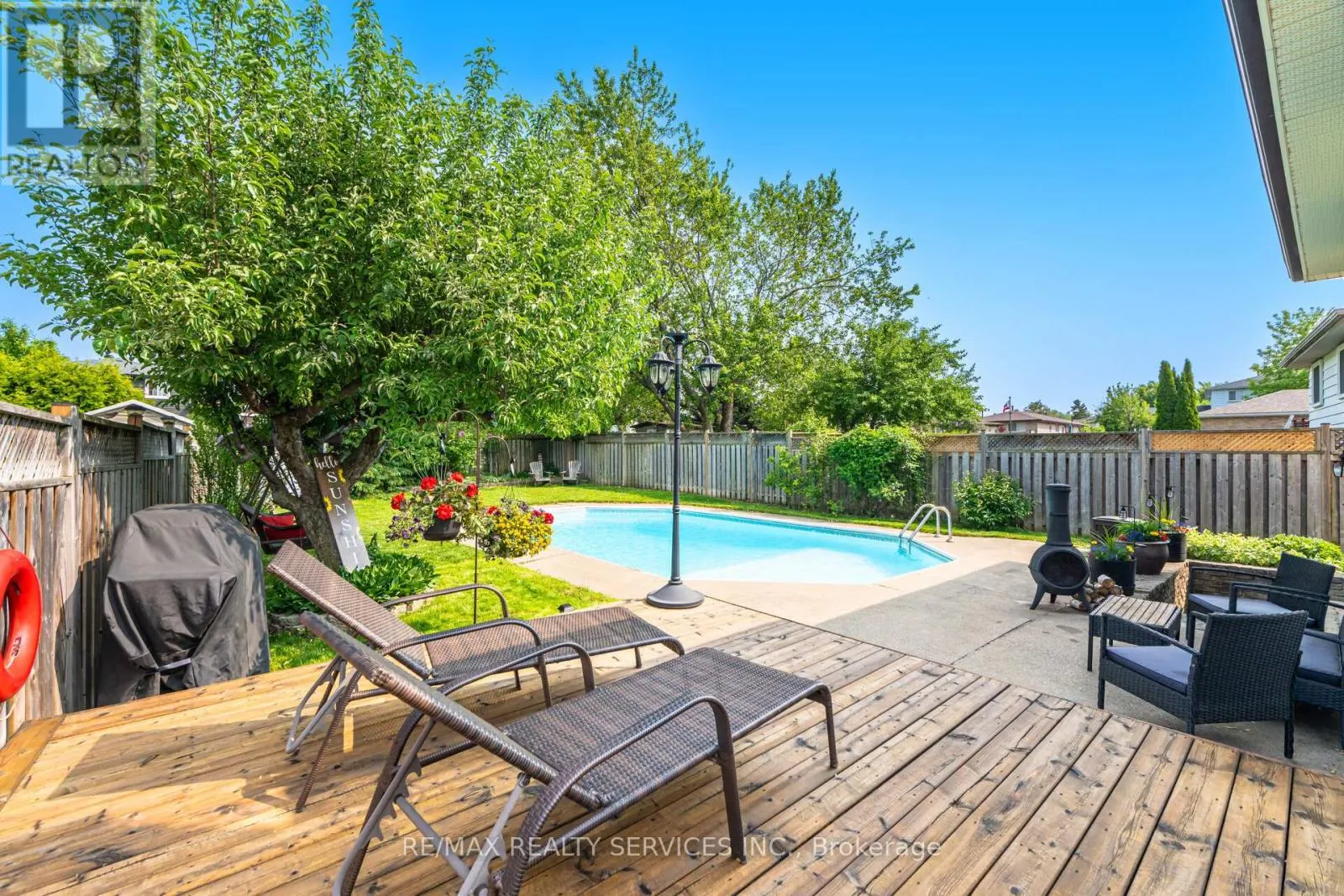 10 GATEWOOD DRIVE