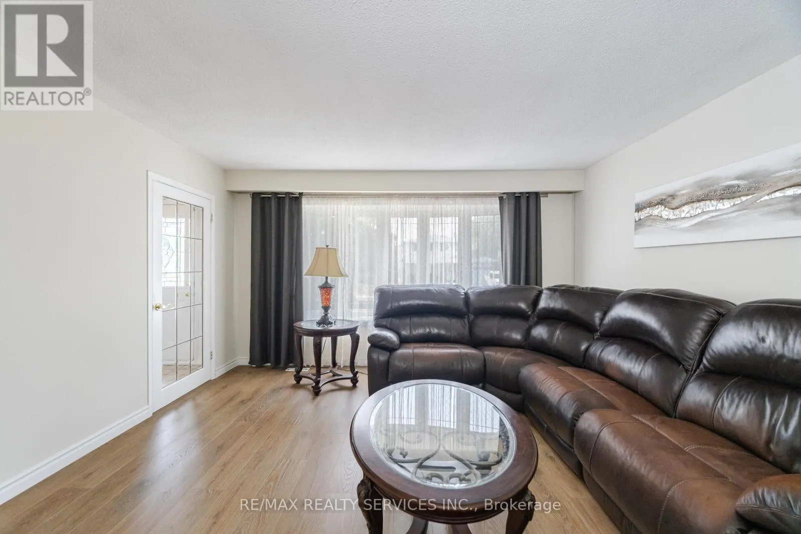 10 GATEWOOD DRIVE