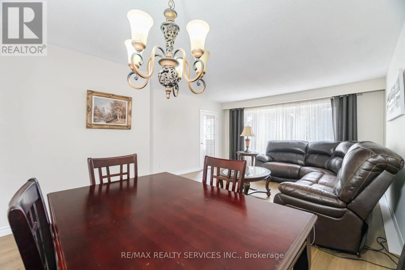 10 GATEWOOD DRIVE