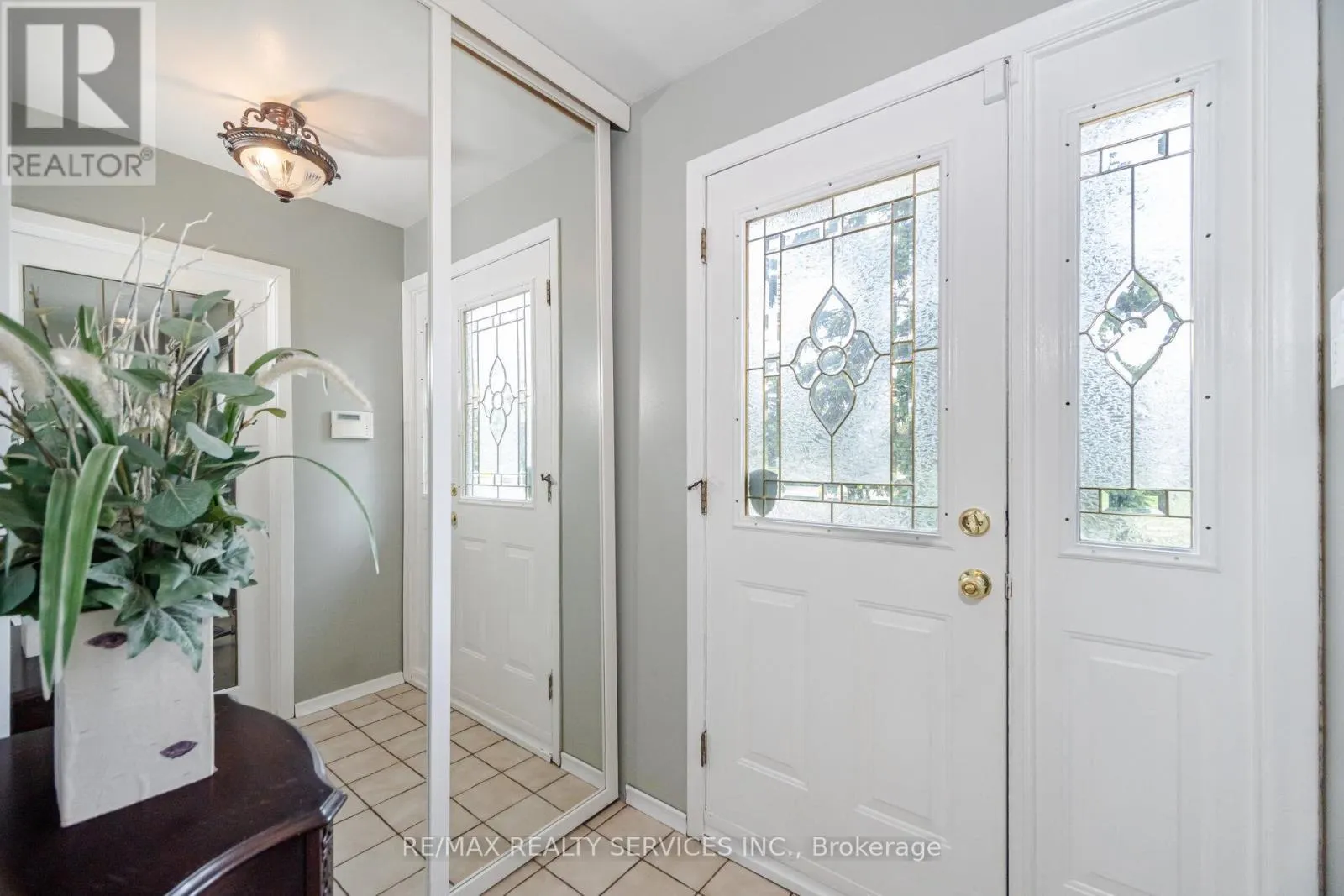 10 GATEWOOD DRIVE