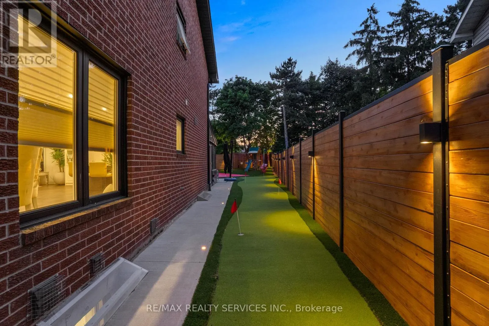 24 MARLOW PLACE