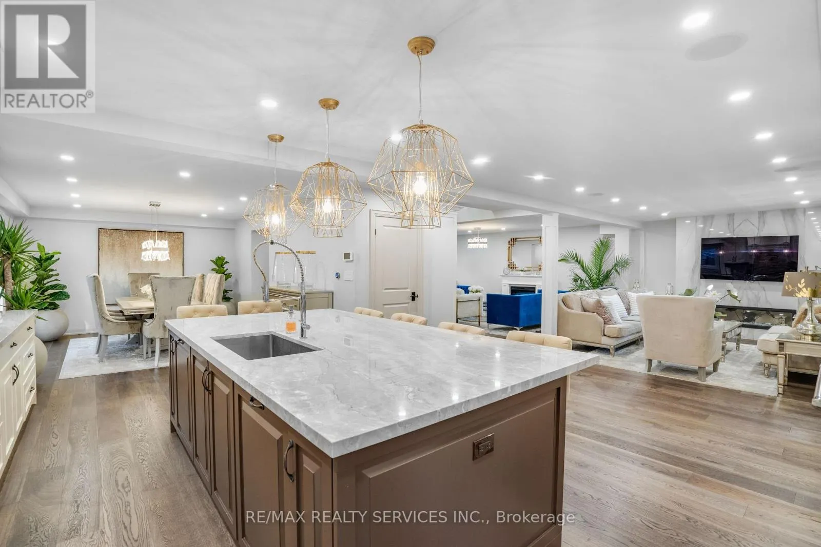 24 MARLOW PLACE