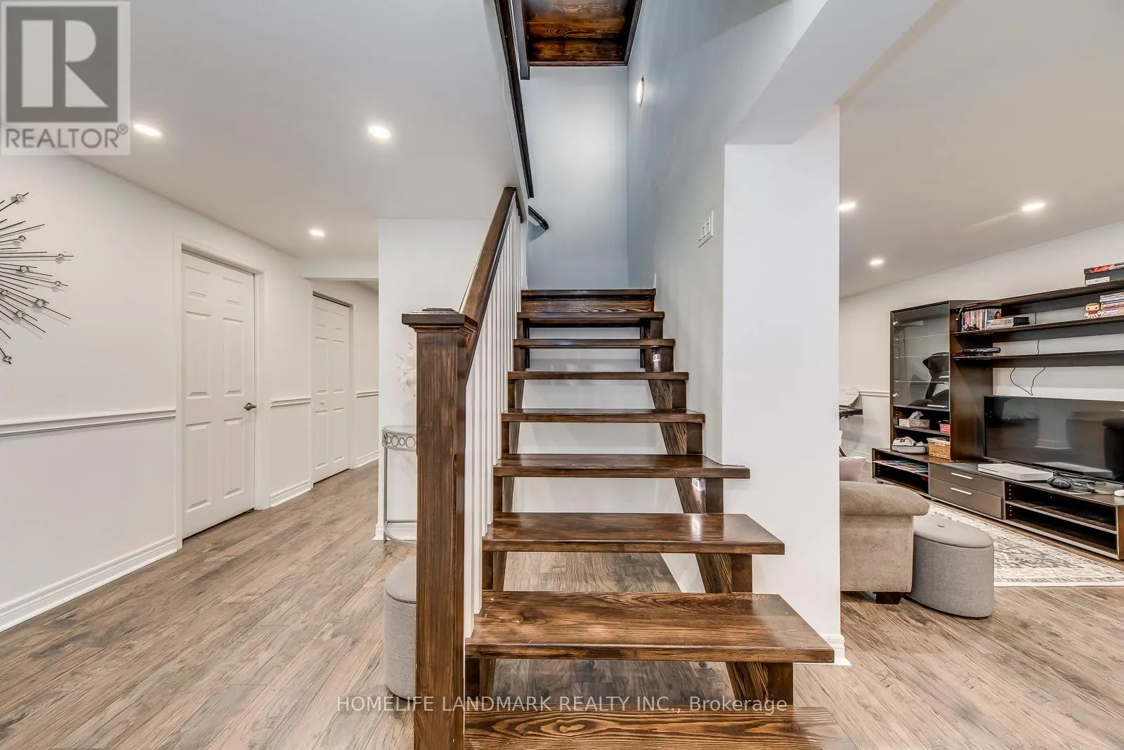 1076 MONTROSE ABBEY DRIVE