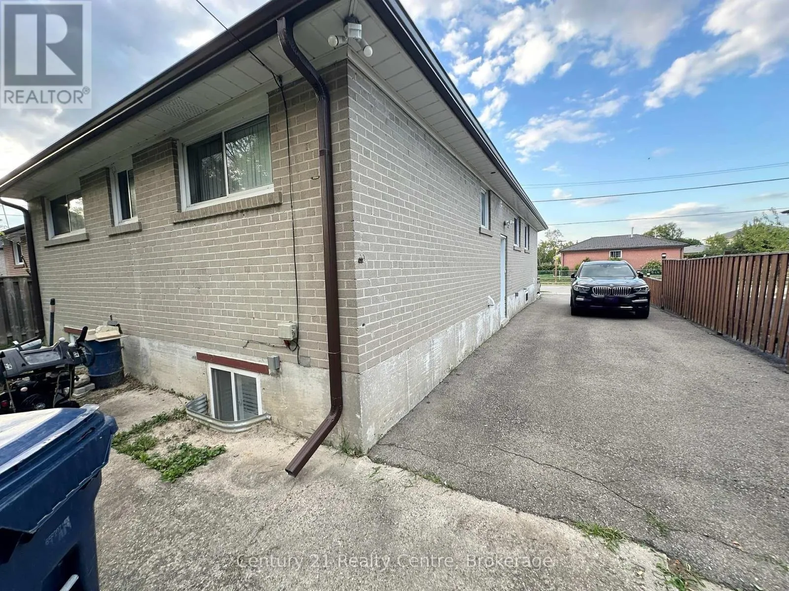 UPPER - 59 MONTERREY DRIVE