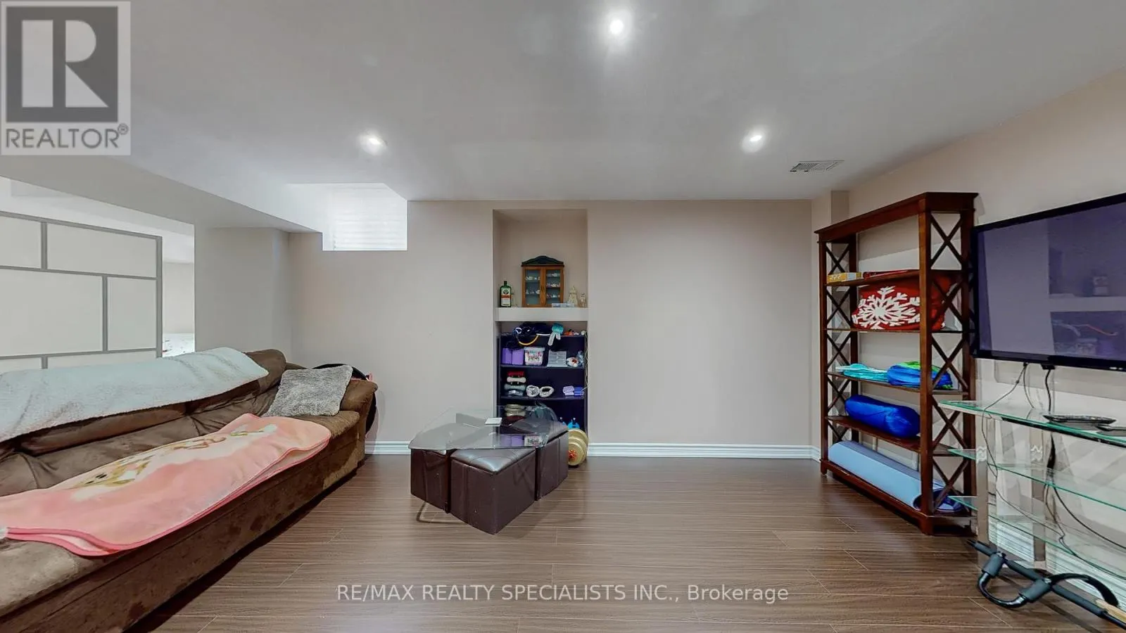 22 SAWSTON CIRCLE