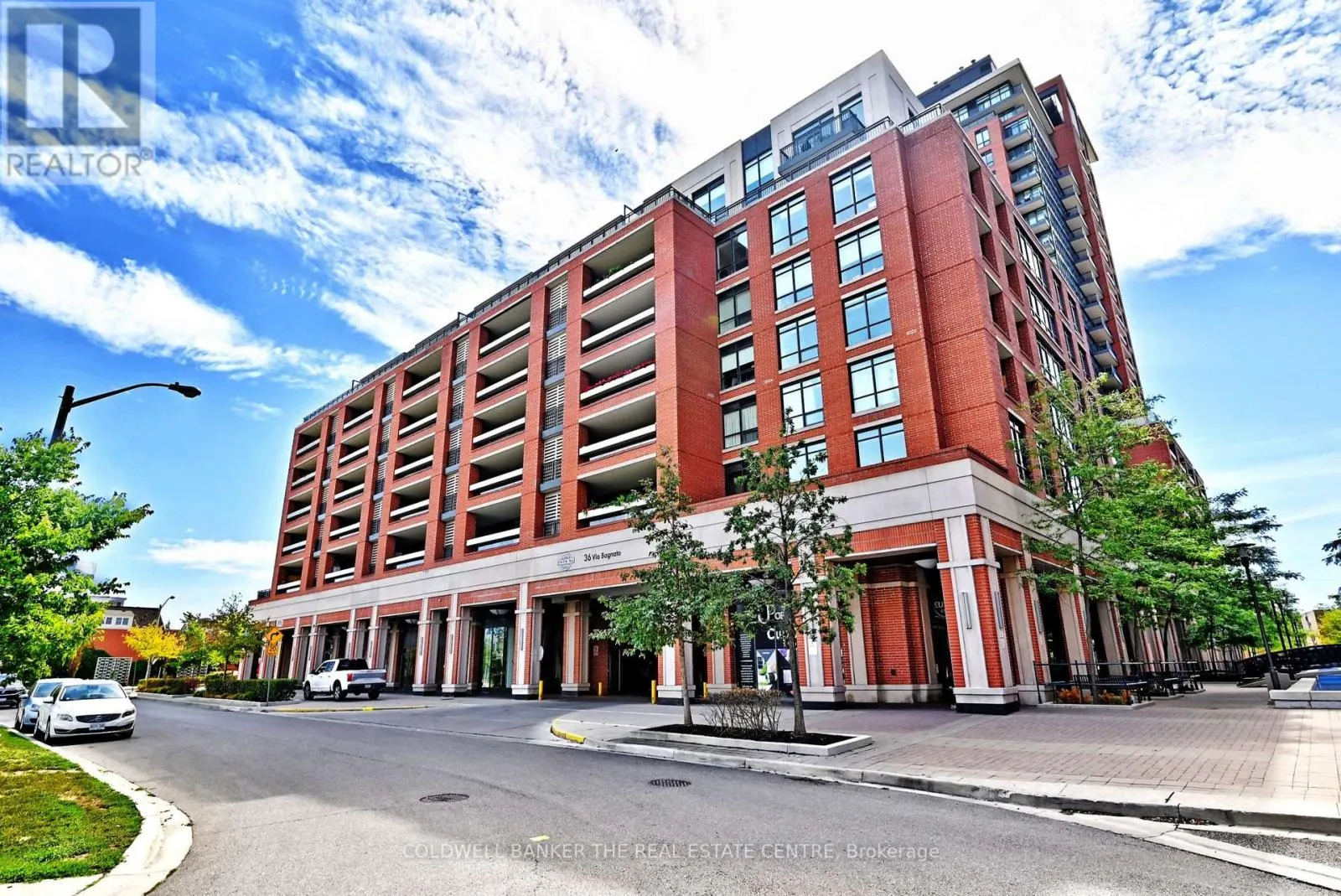 825 - 36 VIA BAGNATO AVENUE